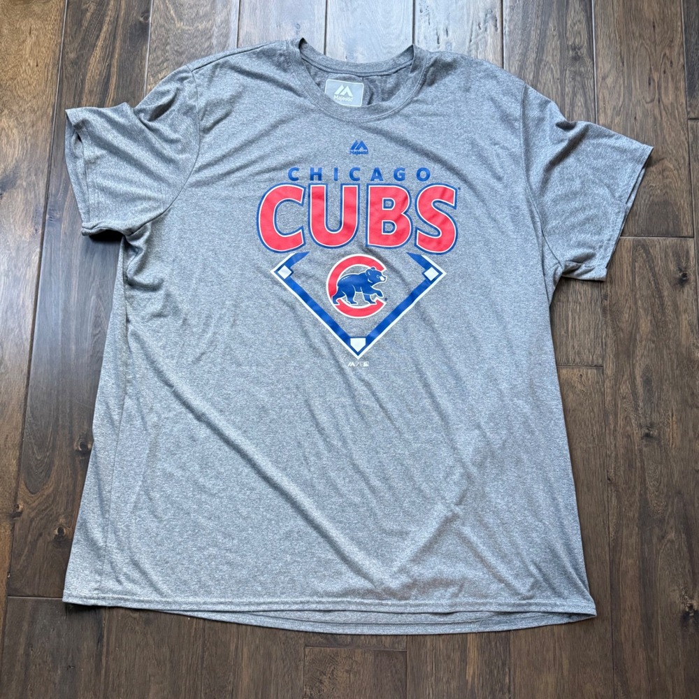 Majestic Graphic T-Shirt Men 2XL Gray Excellent Chicago Cubs MLB Baseball Tee